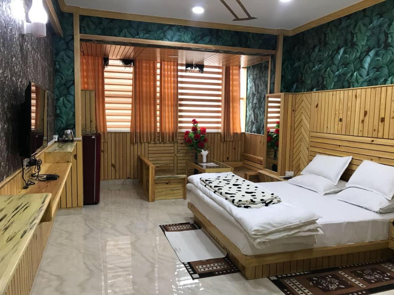 Oyo 37525 Hotel Mall Palace Pithoragarh ภายนอก รูปภาพ