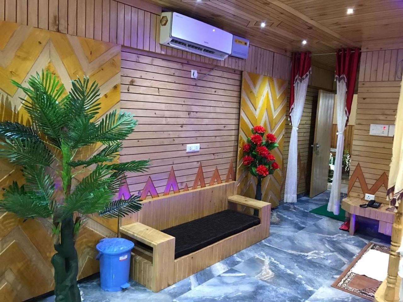 Oyo 37525 Hotel Mall Palace Pithoragarh ภายนอก รูปภาพ