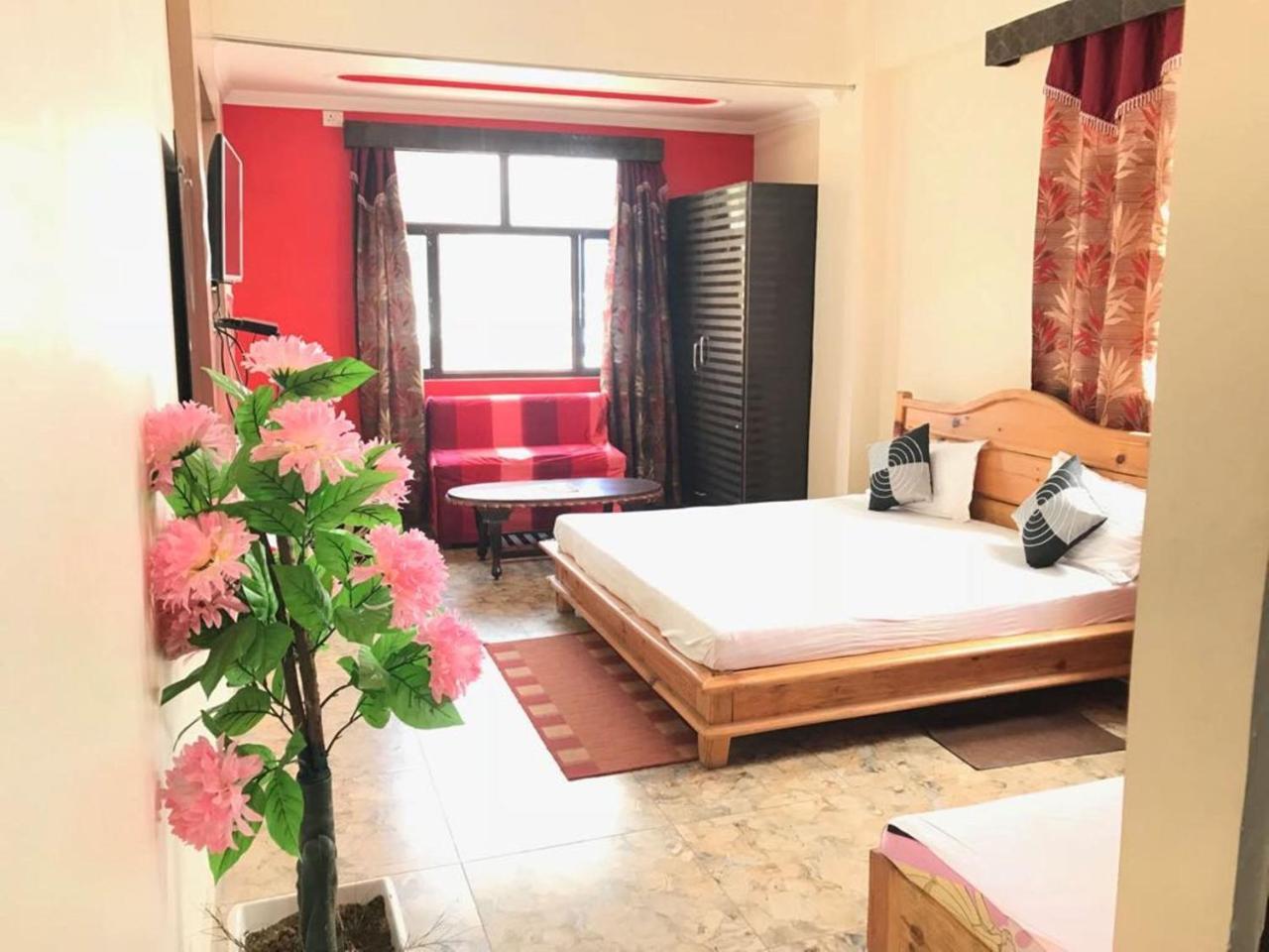 Oyo 37525 Hotel Mall Palace Pithoragarh ภายนอก รูปภาพ