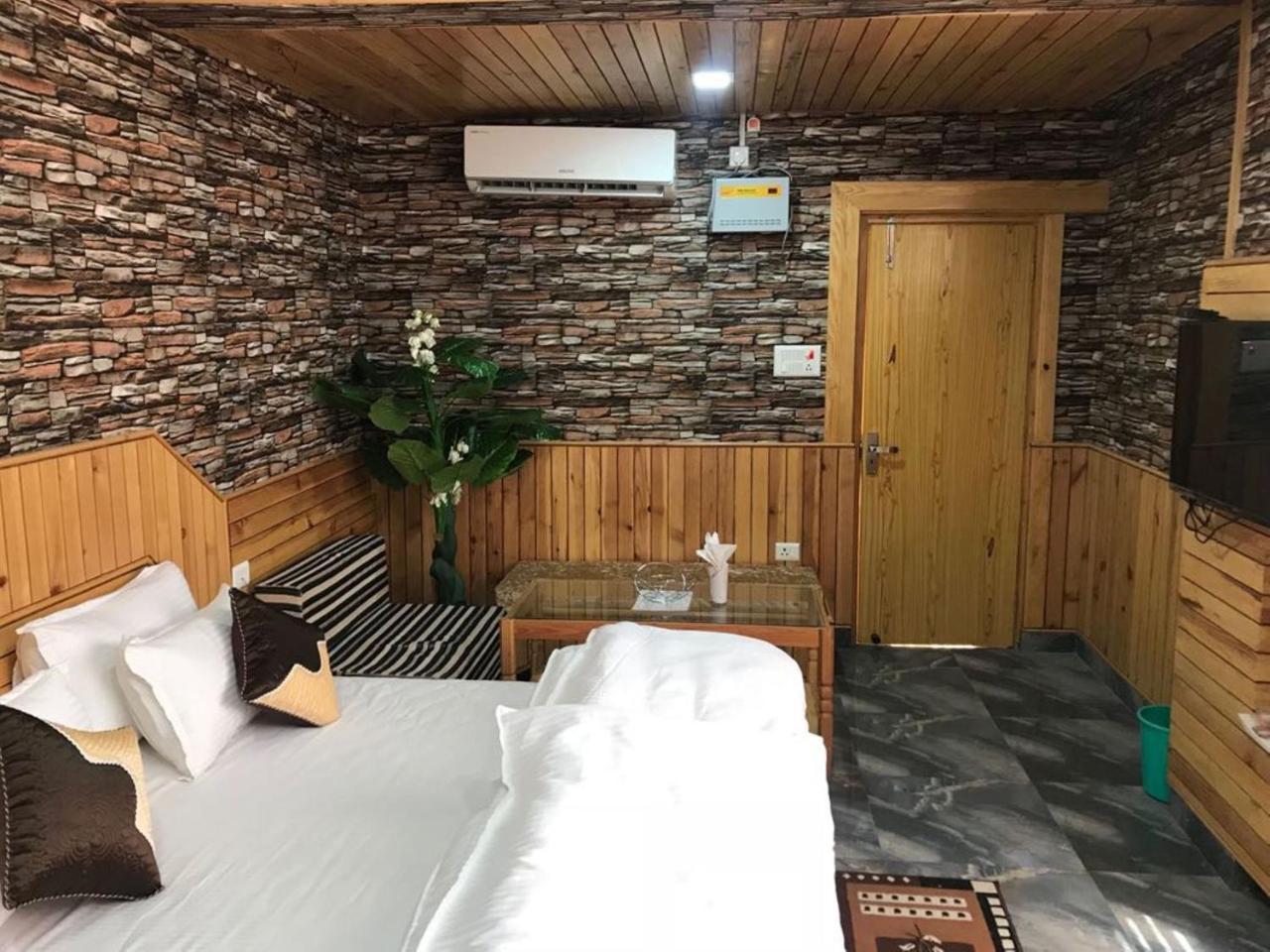 Oyo 37525 Hotel Mall Palace Pithoragarh ภายนอก รูปภาพ