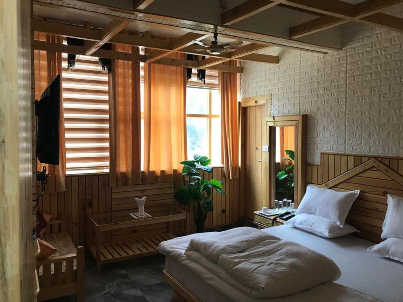 Oyo 37525 Hotel Mall Palace Pithoragarh ภายนอก รูปภาพ