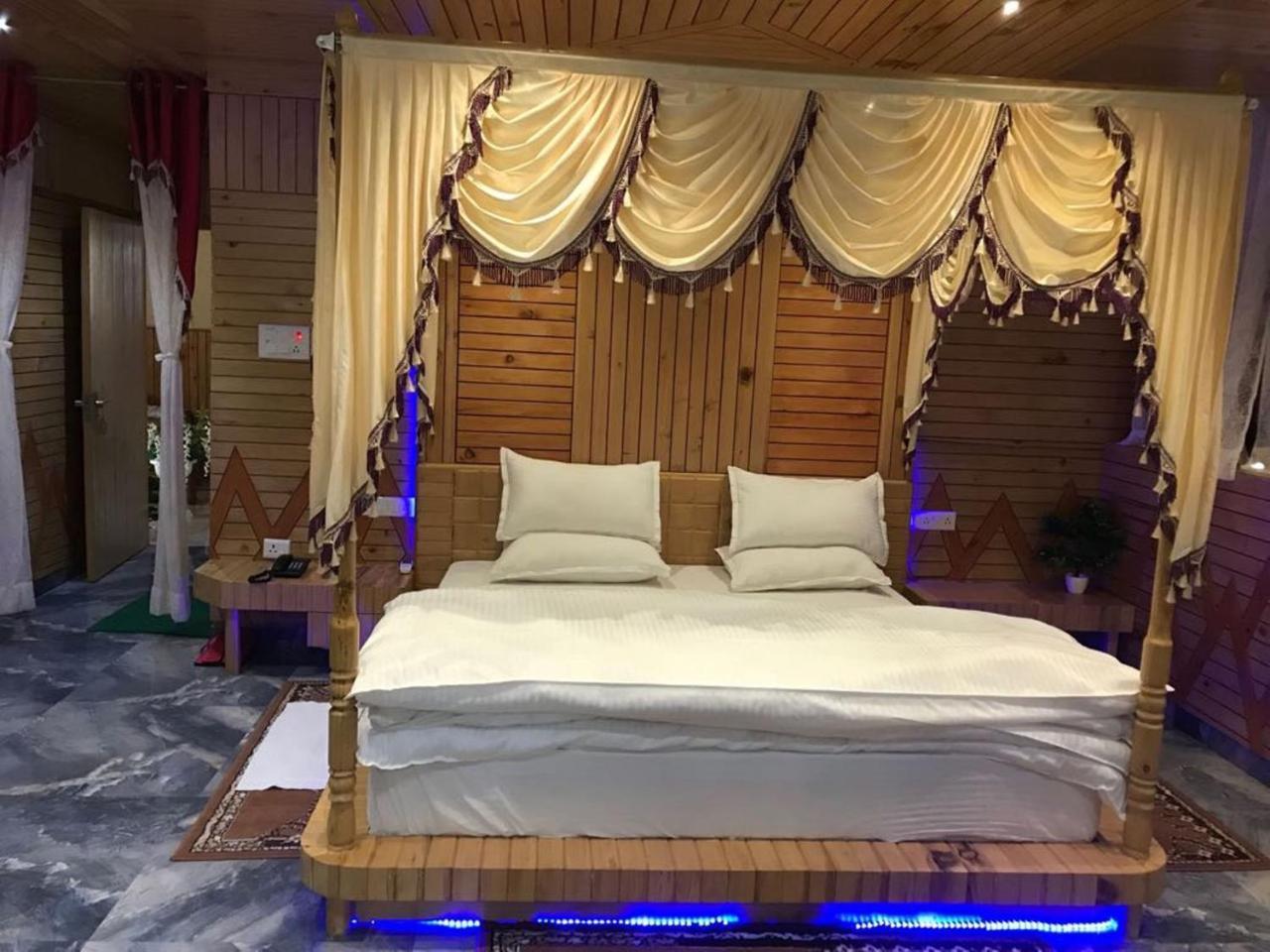 Oyo 37525 Hotel Mall Palace Pithoragarh ภายนอก รูปภาพ