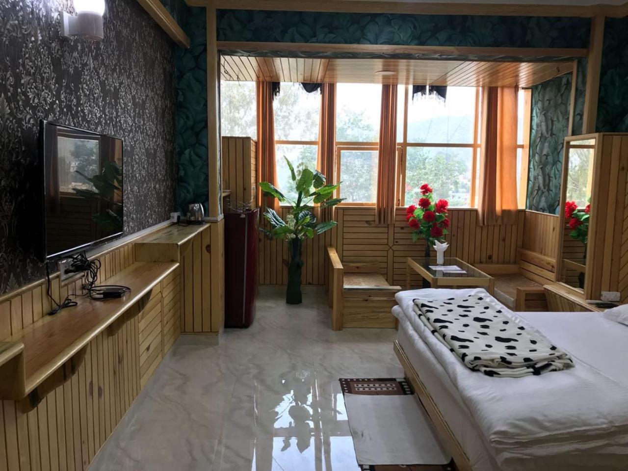 Oyo 37525 Hotel Mall Palace Pithoragarh ภายนอก รูปภาพ